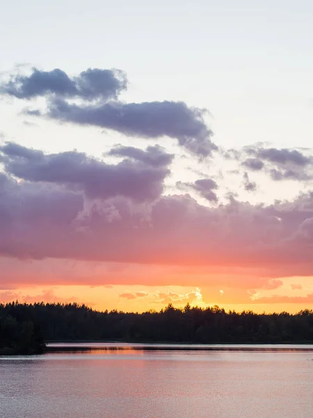 Coucher de soleil dramatique d'été — Photo