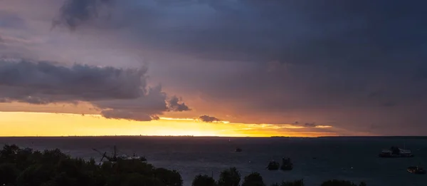 Dramatische zonsondergang — Stockfoto