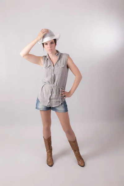 Mujer delgada en un sombrero — Foto de Stock