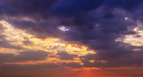 Abstrakter dramatischer Himmel — Stockfoto