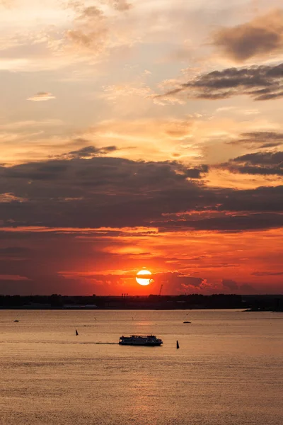 Sonnenuntergang mit Wolken — Stockfoto