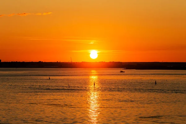 Sonnenuntergang über dem Meer — Stockfoto