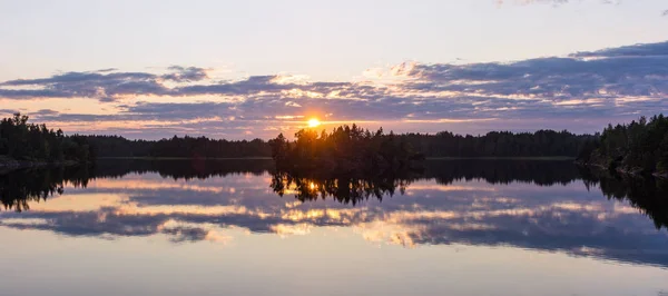 Belo pôr do sol de verão — Fotografia de Stock