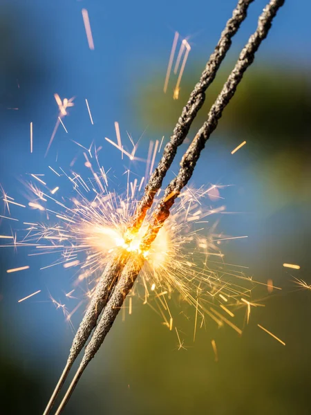 Faíscas brilhantes e natureza — Fotografia de Stock