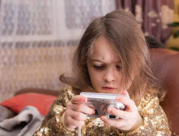 Portrait of a girl with a camera — Stock Photo, Image