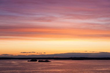 Denizde güzel gündoğumu