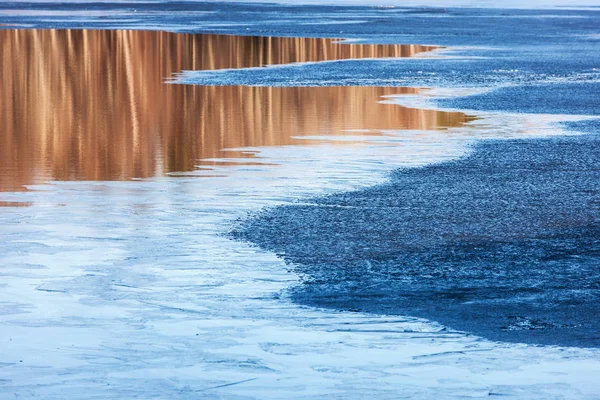 Is och vatten — Stockfoto
