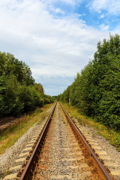 Nuvens sobre a ferrovia — Fotografia de Stock