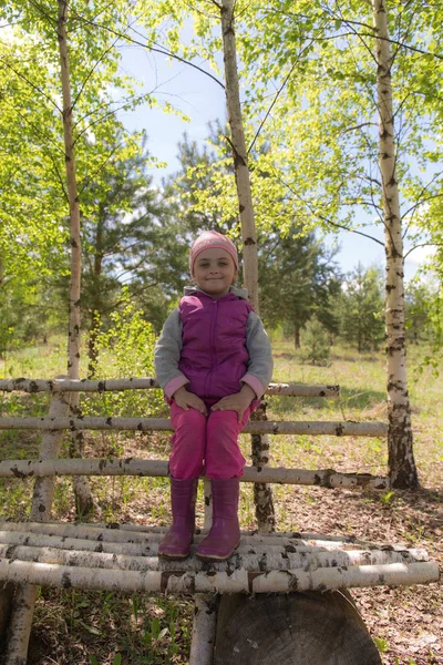 Little girl on a bench — Stock Photo, Image