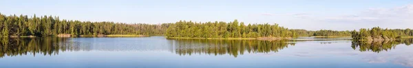 Forest lake with reflections — Stock Photo, Image