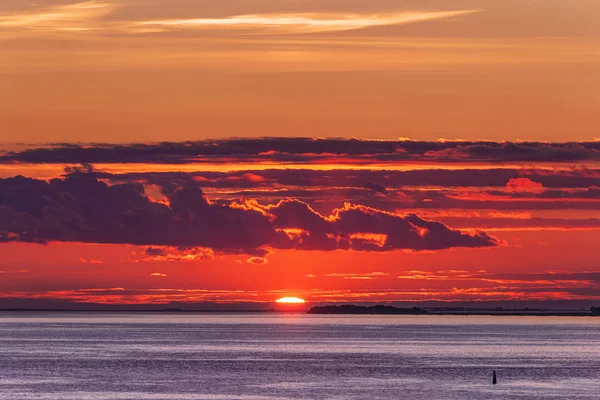 Sole all'orizzonte — Foto Stock