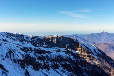 Güneşli bir Kafkas Dağları