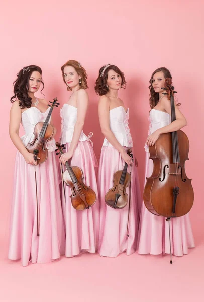 Retrato de estúdio de um quarteto de cordas — Fotografia de Stock