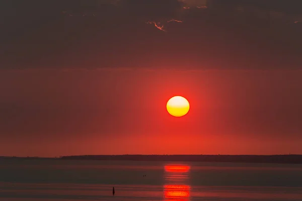 Pôr do sol sobre o mar — Fotografia de Stock