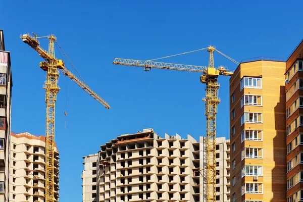 Obra con grúas —  Fotos de Stock