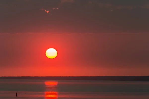 De zon is boven de horizon — Stockfoto