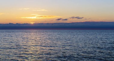 Bulutlu gün batımı