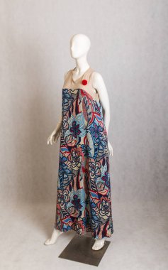 Abiye bir manken üzerinde