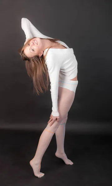 Urostlý flexibilní dívka — Stock fotografie