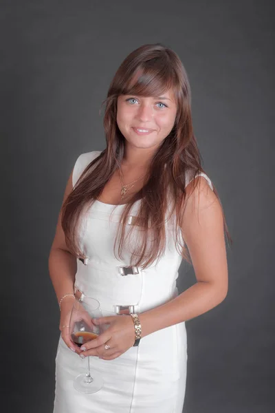 Chica con una copa de vino — Foto de Stock