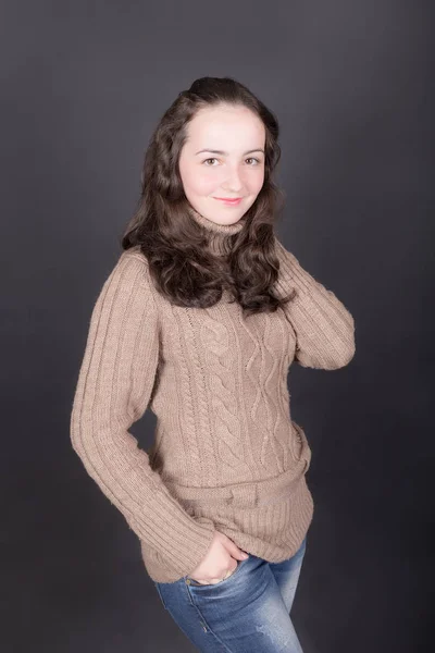 Portrait of a beautiful teenage girl — Stock Photo, Image