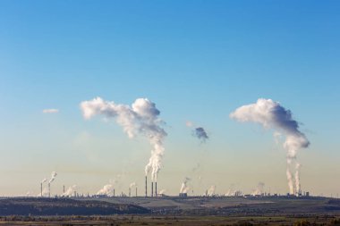 borulardan duman çıkıyor