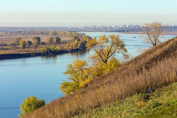 Осінній пейзаж на річці — стокове фото