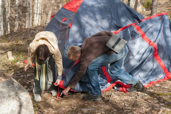 Tent in een Woud Legerplaats — Stockfoto