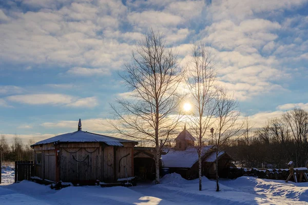 Gryning över en lantlig gård — Stockfoto