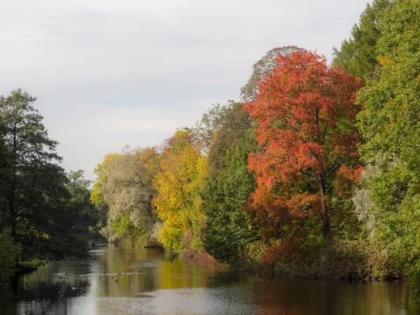 Landschap in de herfst park — Stockfoto