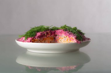 geleneksel Rus salatası