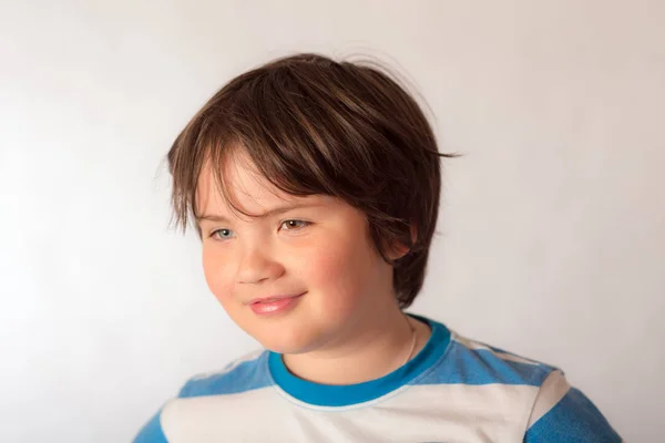 Studio porträtt av en pojke — Stockfoto
