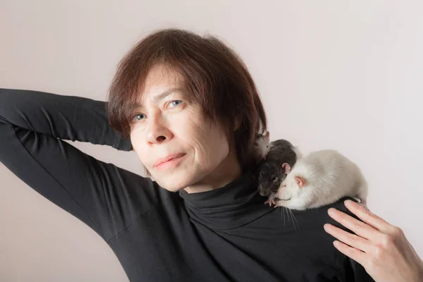 Rats on the shoulder — Stock Photo, Image