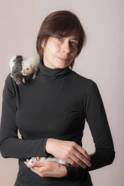 Woman with domestic rats — Stock Photo, Image