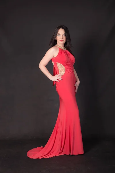 Portret Eleganckiej Kobiety Czerwonej Sukience — Zdjęcie stockowe