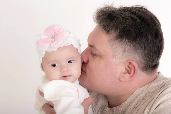 Retrato Estudio Del Padre Con Hija Pequeña — Foto de Stock