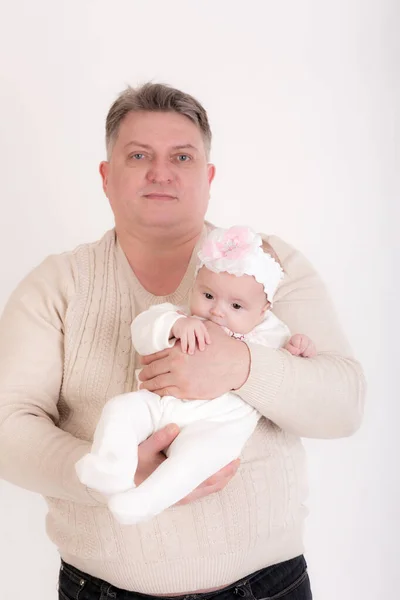 Retrato Estudio Del Padre Con Pequeño Bebé —  Fotos de Stock