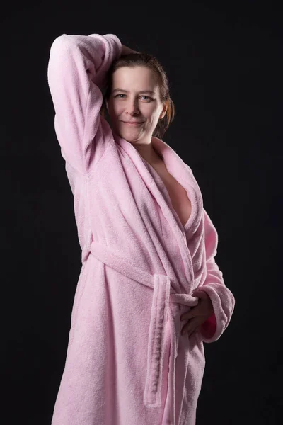 Studio Porträtt Kvinna Rosa Badrock — Stockfoto