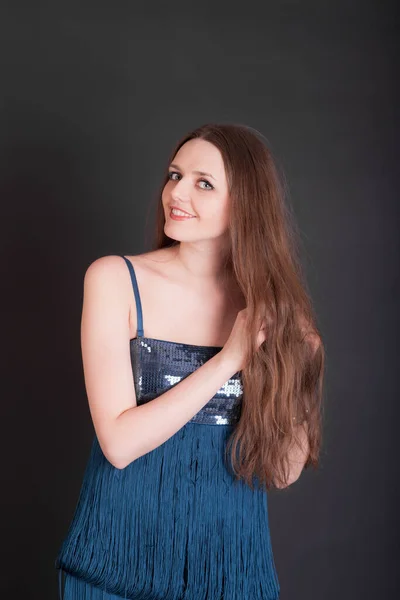 Menina Com Cabelos Longos Vestido Azul — Fotografia de Stock