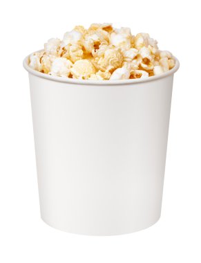 beyaz zemin üzerine karton Kova patlamış mısır