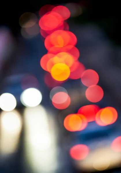 Огни фар в ночное время — стоковое фото