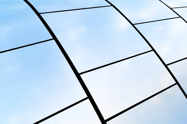 Placas de metal reflete céu, fundo abstrato — Fotografia de Stock