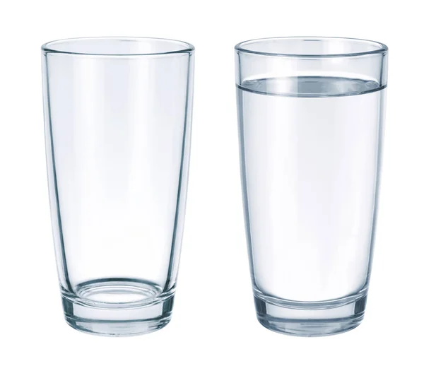 Lege glas en glas met water geïsoleerd op witte achtergrond — Stockfoto