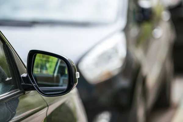 Καθρέπτη αυτοκινήτου κινηματογράφηση σε πρώτο πλάνο — Φωτογραφία Αρχείου