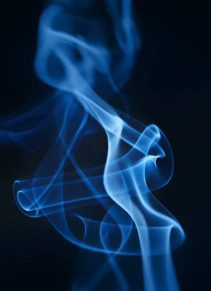 Kouř Detailní záběr na černém pozadí. Makro fotografie. — Stock fotografie