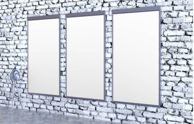 Bir tuğla duvar aydınlatma aygıtı ile üç boş metal posterleri. 