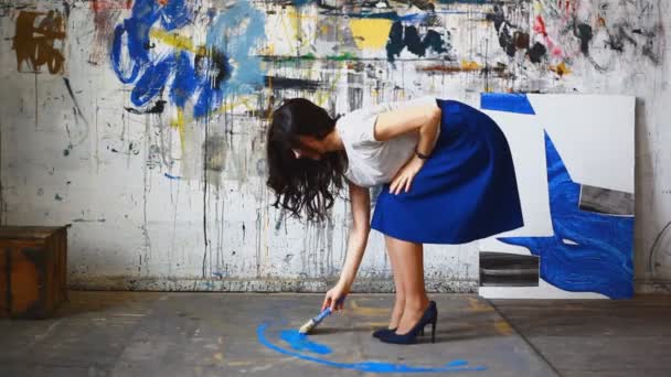 Kunstenaar Schilderproces Meisje Kunstenaar Met Penseel Bij Het Schilderen Proces — Stockvideo