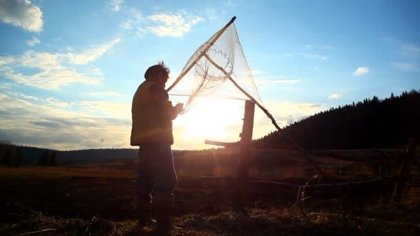 Pêcheur Démêle Filet Région Oural Russie — Video