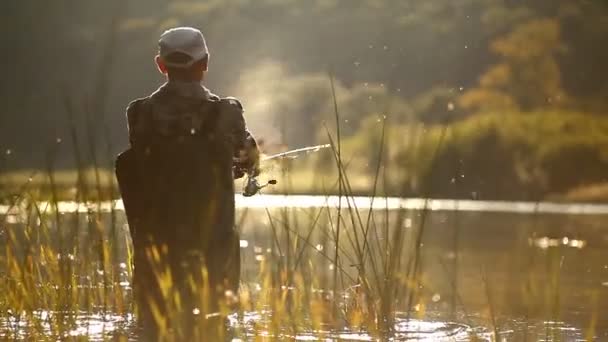 Spinning Pesca Río Atardecer Zona Los Urales — Vídeos de Stock