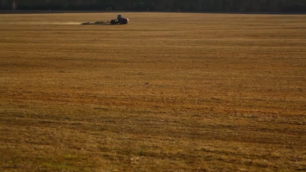 现代技术在乌拉尔地区开辟了广阔的耕地 为耕作开辟了广阔的农田 — 图库视频影像